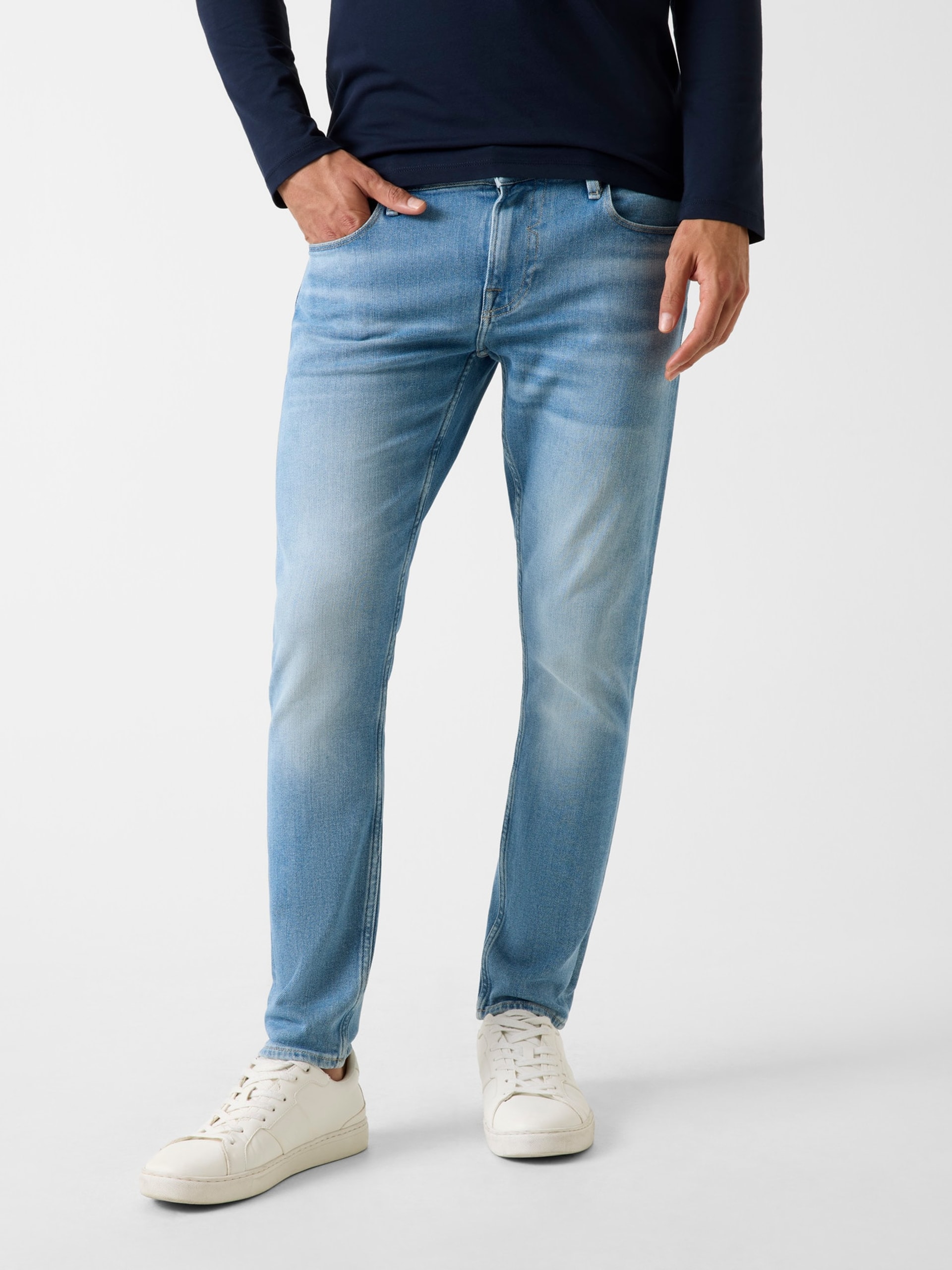F.PANTALONE GUESS, Stilium