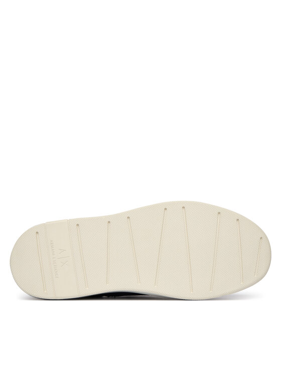 SNEAKER, Stilium