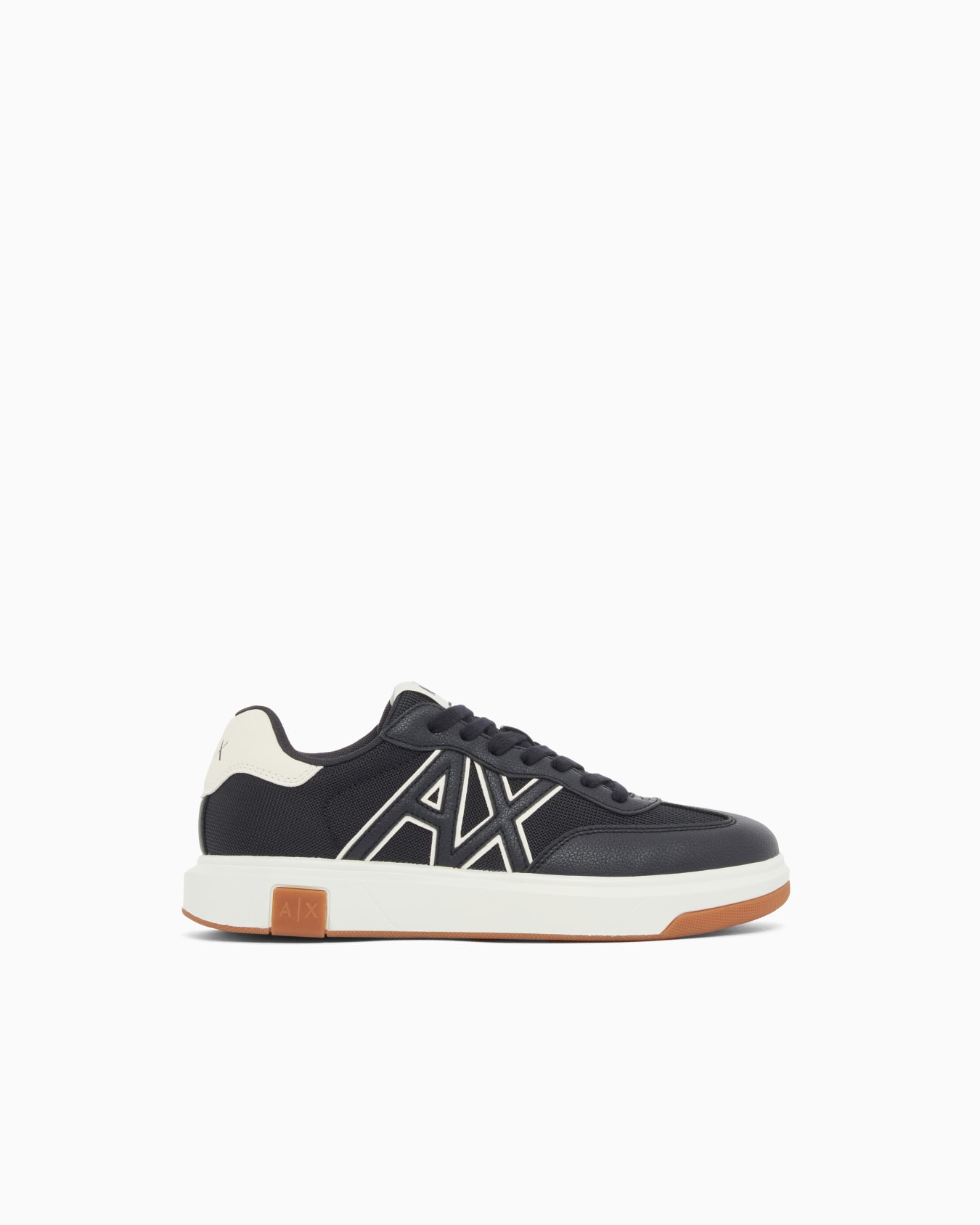 SNEAKER, Stilium