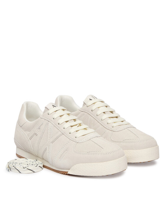 SNEAKER, Stilium