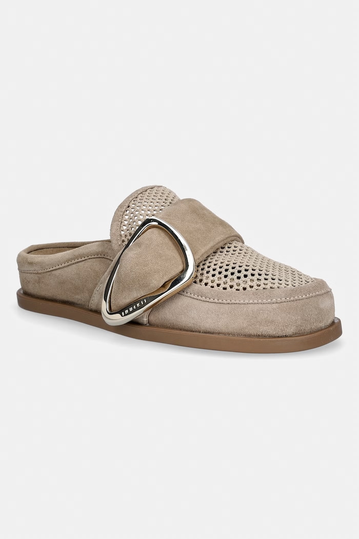 SANDALE, Stilium